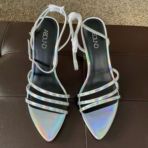 Abound iridescent heels. NIB. SZ 7. $18